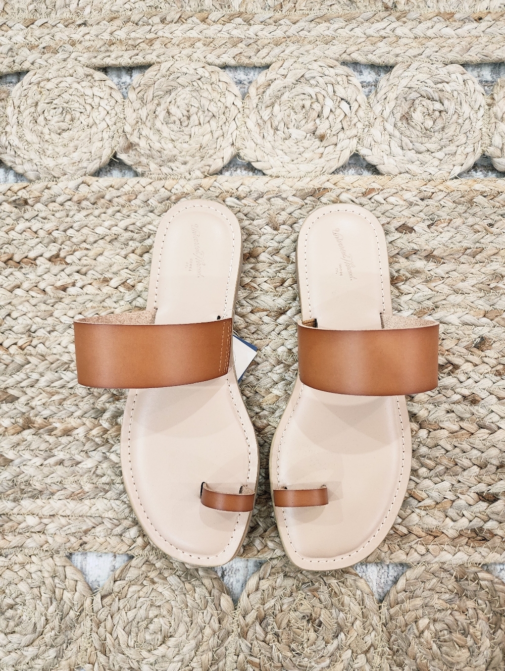 Universal Thread Sandals